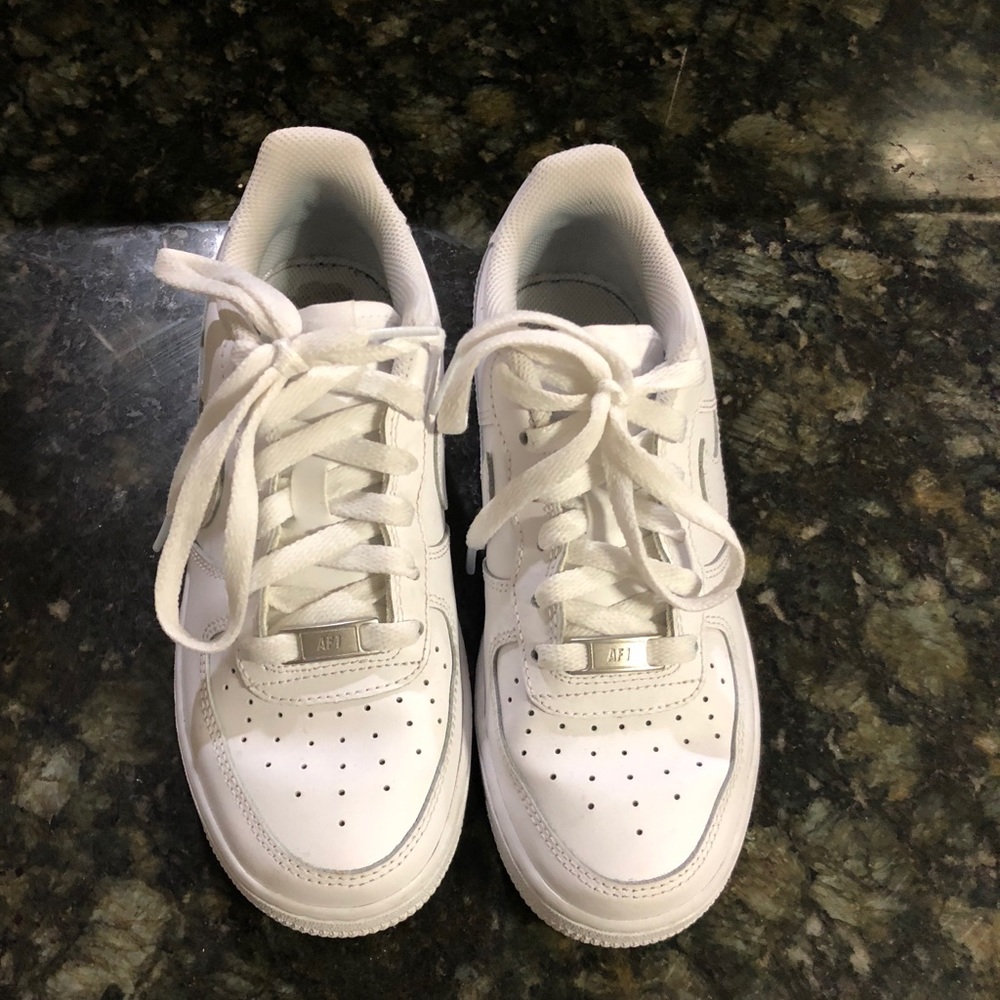 BARELY WORN! Nike Air Force 1’s 🙌🏼